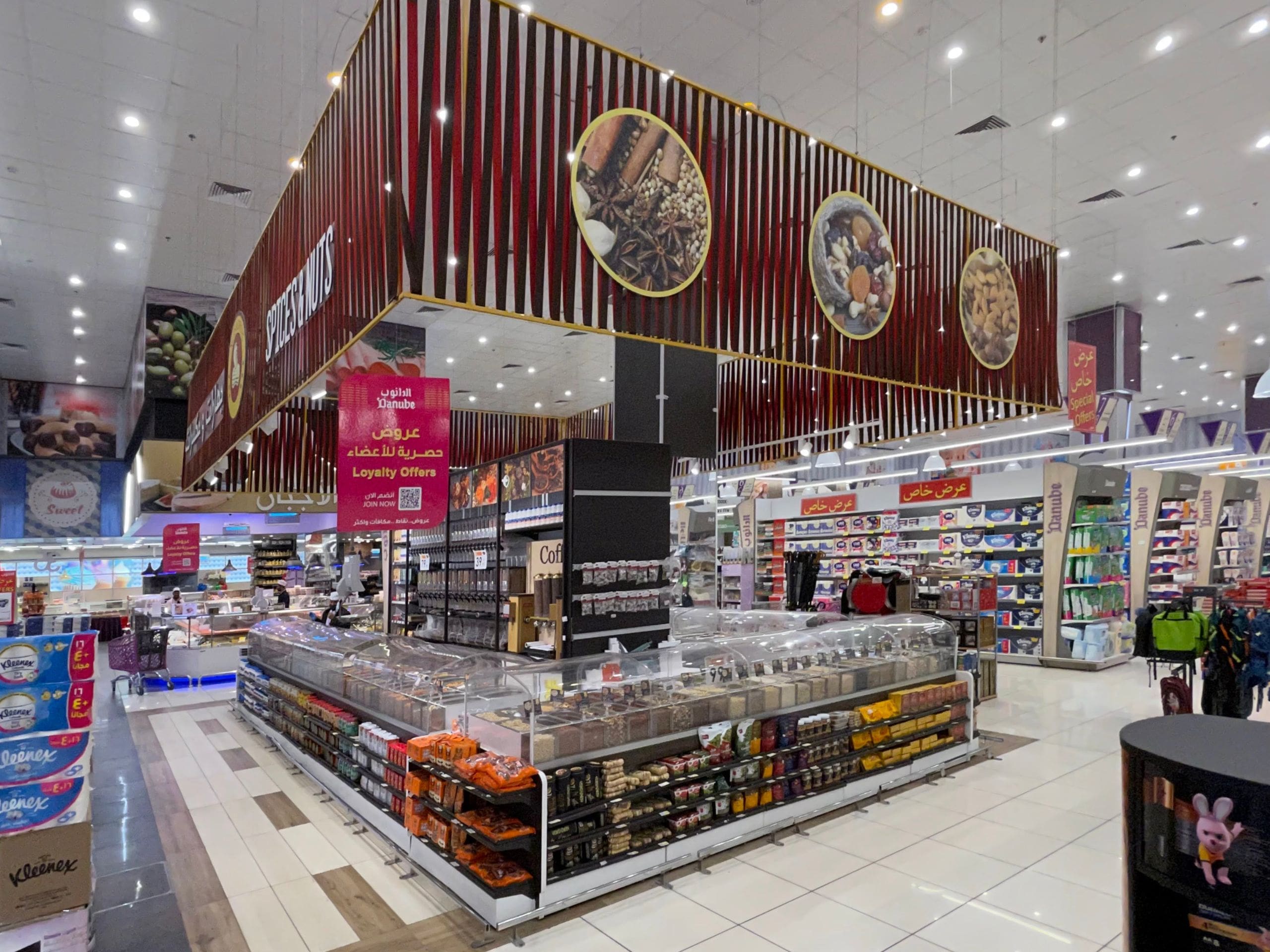 Progetto di arredo nel settore GDO del supermercato Danube Tera Mall