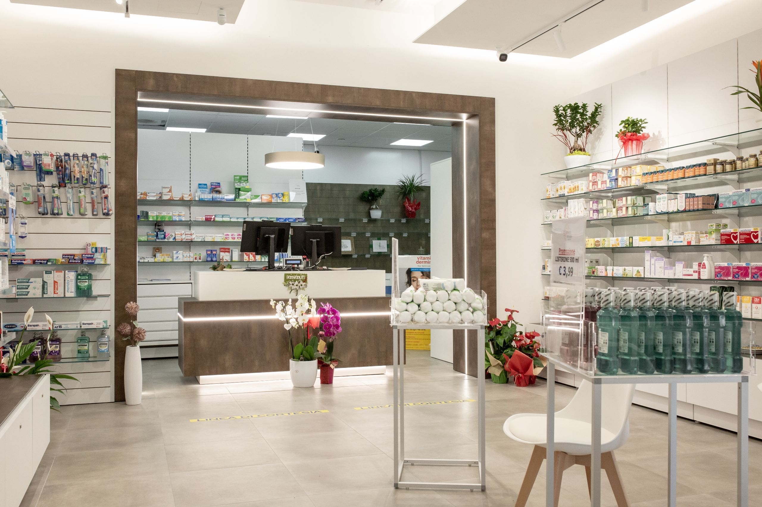 Progetto di arredo per Farmacia Del Sole