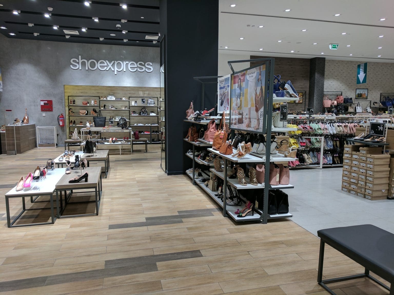 Progetto di arredo nel settore Fashion negozio Shoexpress
